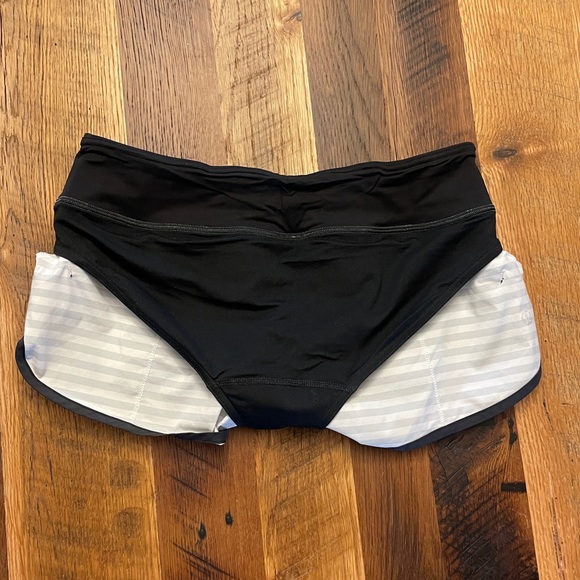 Lululemon Speed Shorts - Quiet Stripe, Size 4 - Picture 7 of 10